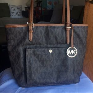 XXSOLDXXMichael kors tote